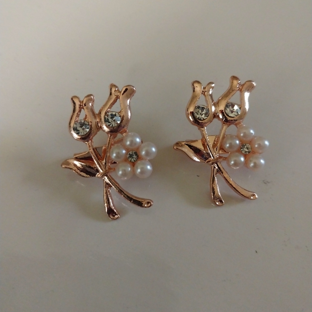 Set of Flower with Rhinestones and Faux Pearl Pins
